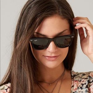 RAY-BAN “WAYFARER” SUNGLASSES